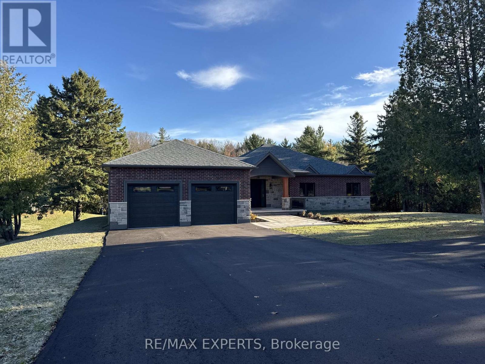 211 Pine Avenue, Caledon, Ontario  L7E 3S7 - Photo 2 - W12506994