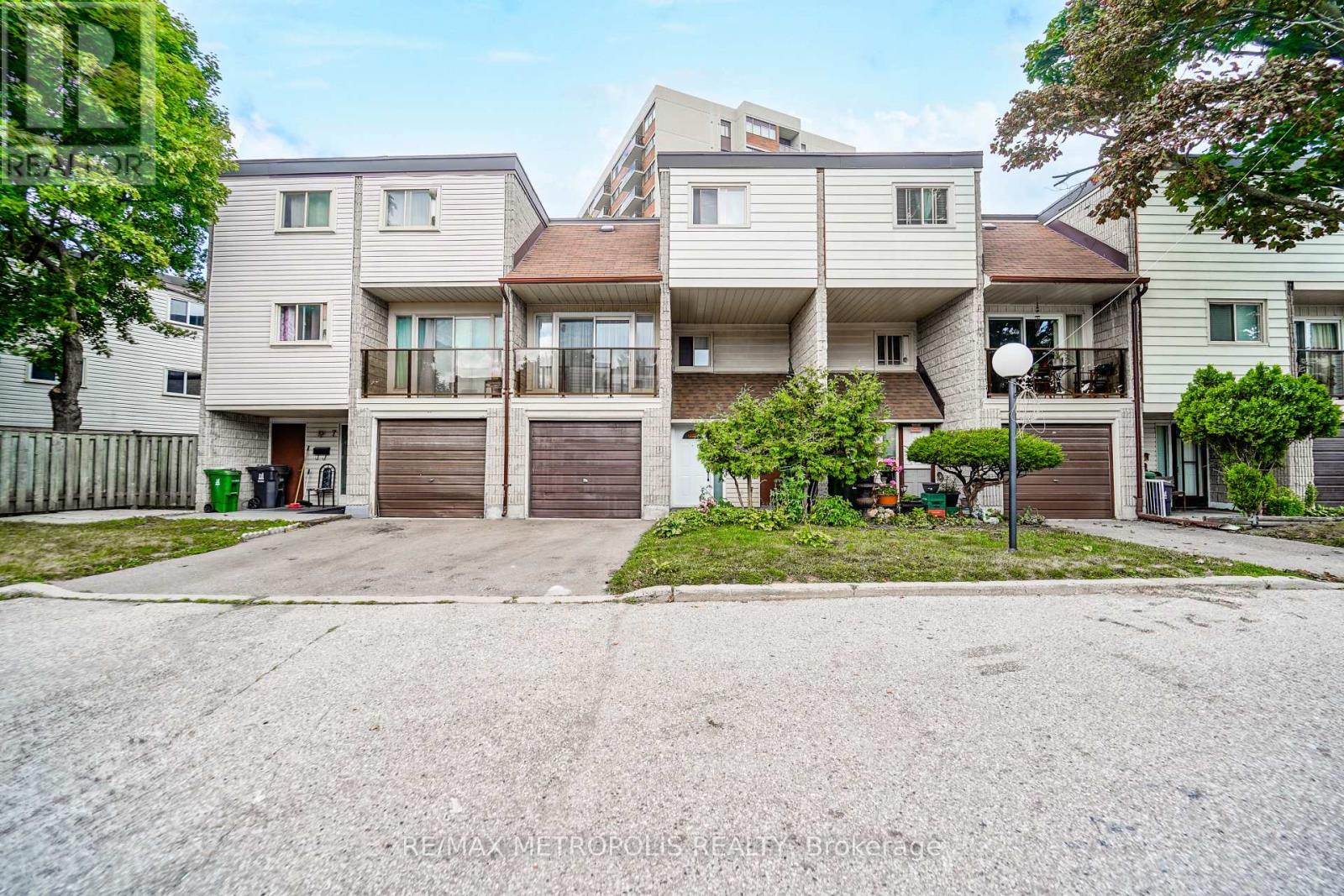 8 - 75 Blackwell Avenue, Toronto, Ontario  M1B 1K5 - Photo 2 - E12507616