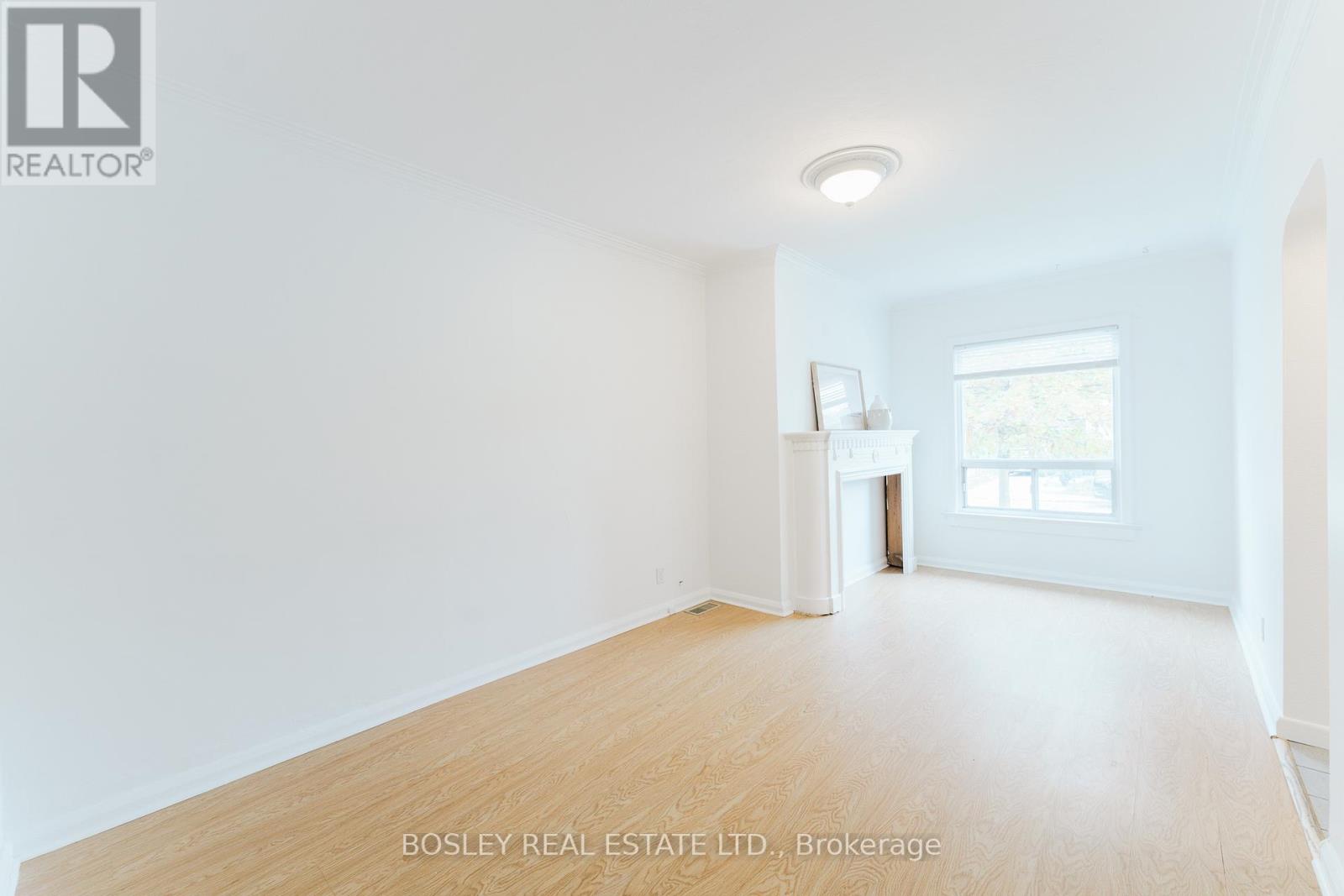 203 Virginia Avenue, Toronto, Ontario  M4C 2T6 - Photo 3 - E12507646