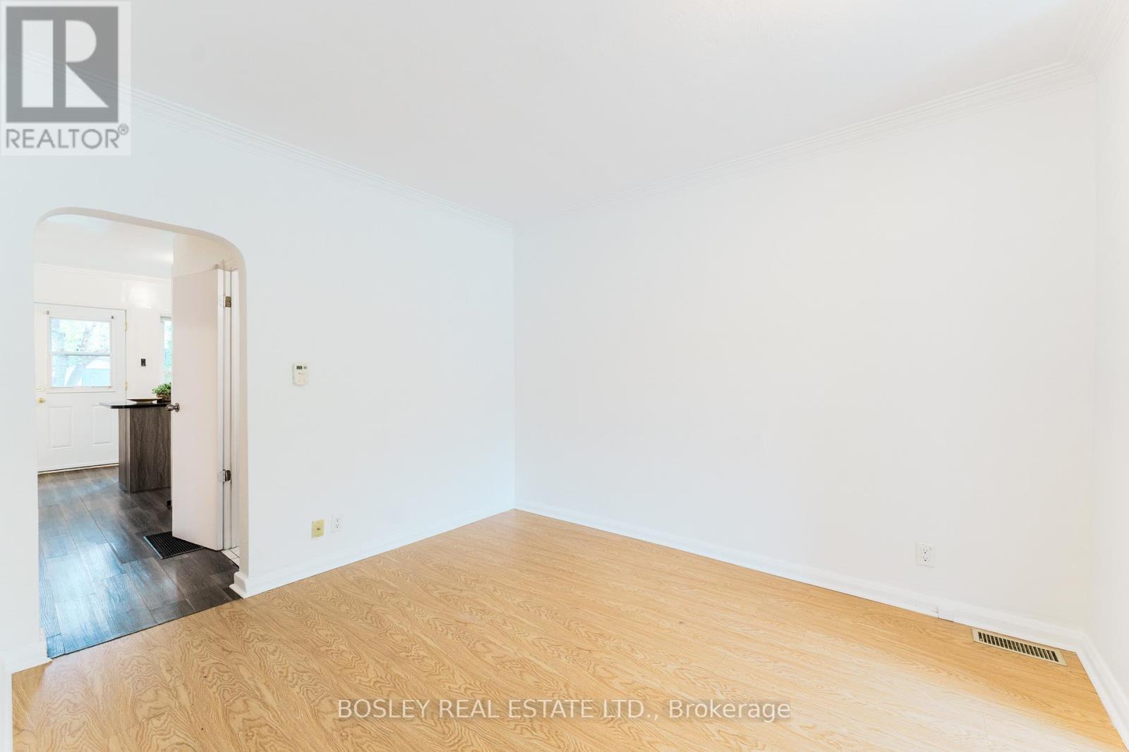 203 Virginia Avenue, Toronto, Ontario  M4C 2T6 - Photo 6 - E12507646