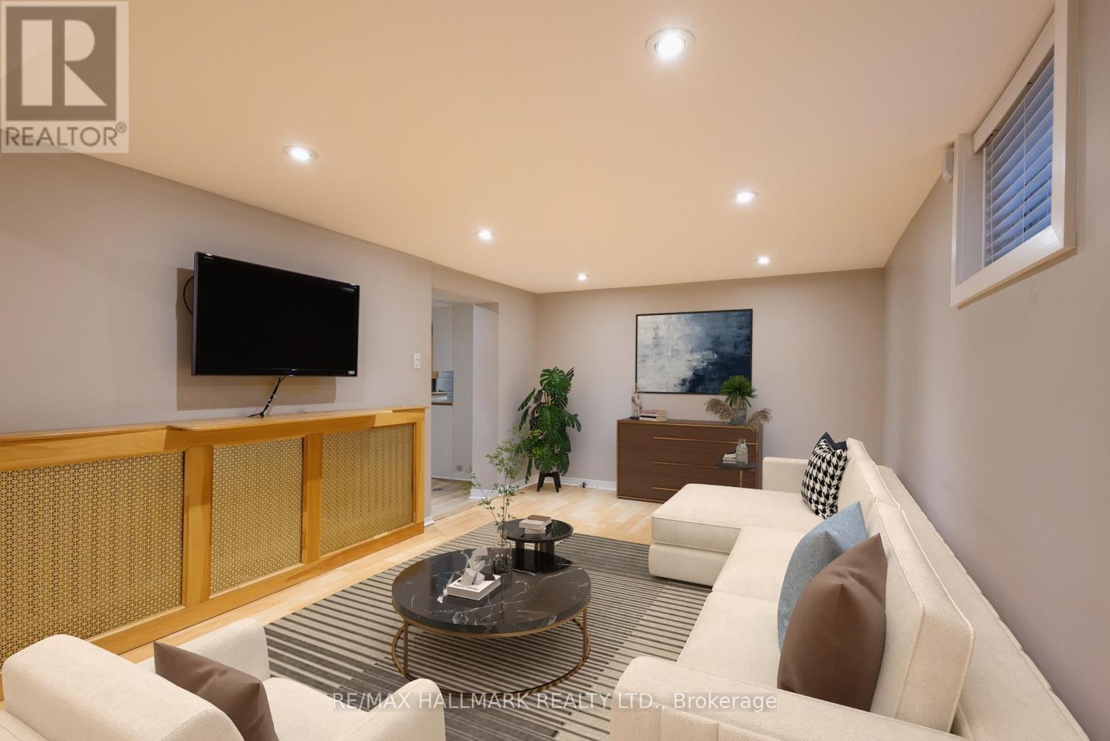 Lower - 96 Glen Davis Crescent, Toronto, Ontario  M4E 1X5 - Photo 2 - E12453338