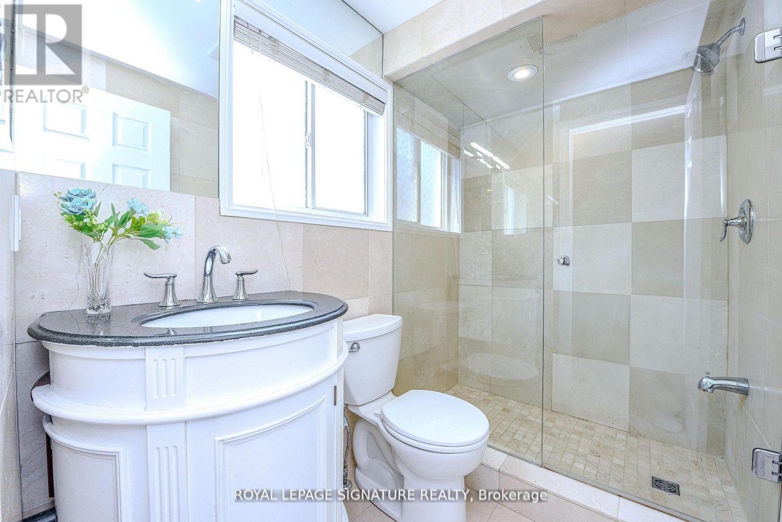 2547 Raglan Court, Mississauga, Ontario  L5M 5L5 - Photo 18 - W12507040