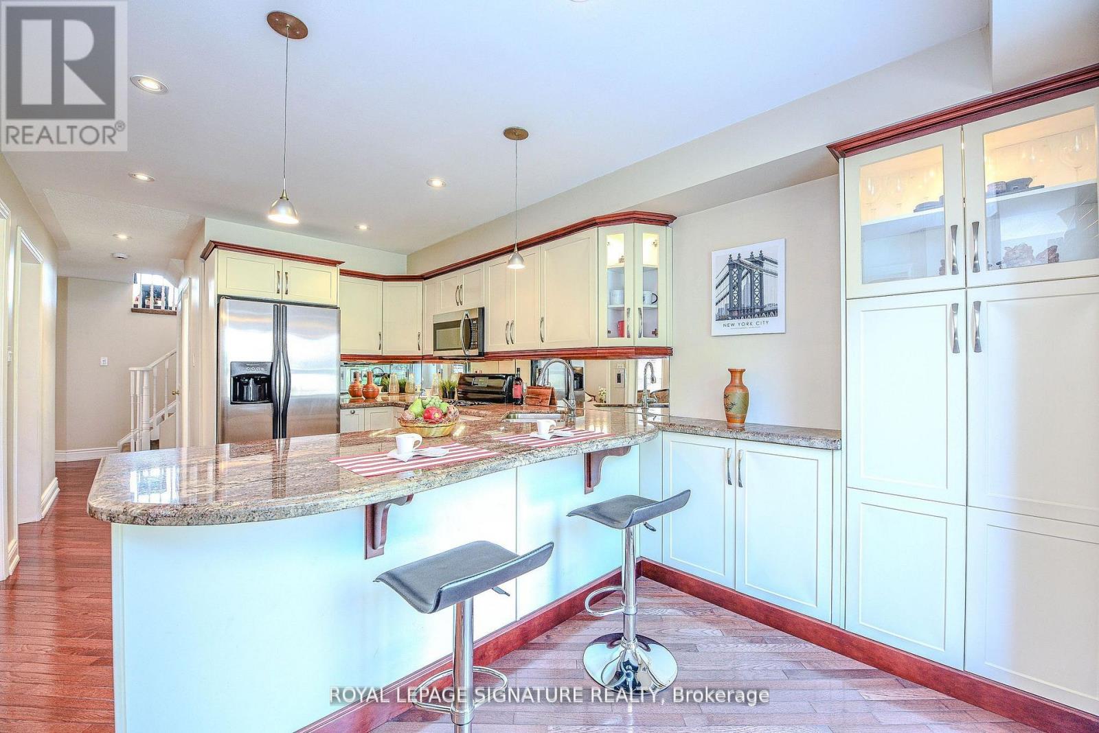 2547 Raglan Court, Mississauga, Ontario  L5M 5L5 - Photo 11 - W12507040