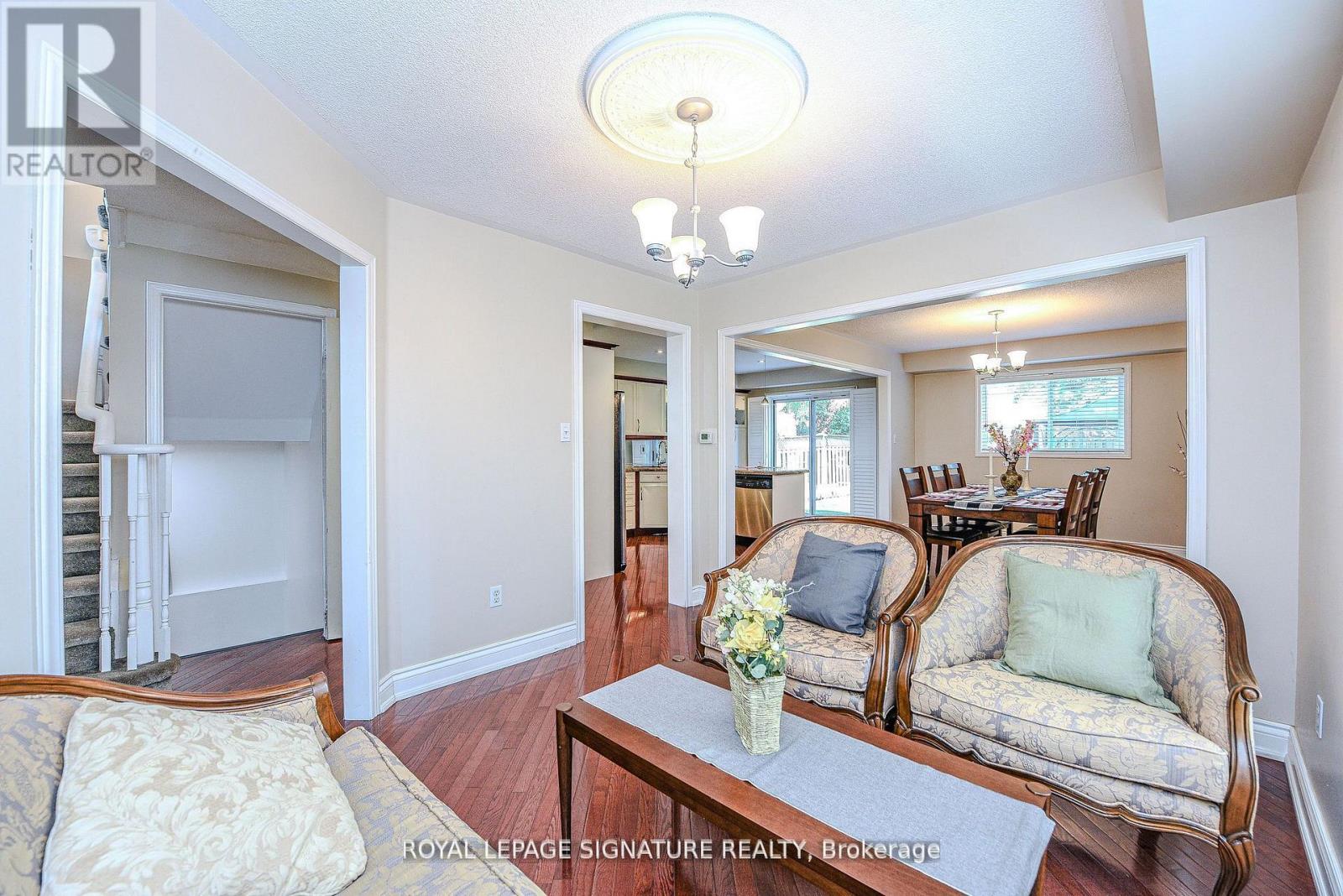 2547 Raglan Court, Mississauga, Ontario  L5M 5L5 - Photo 5 - W12507040