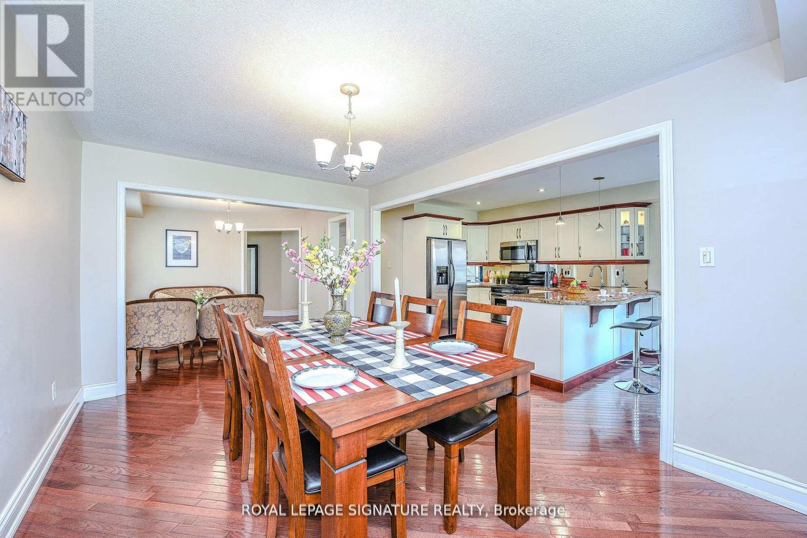 2547 Raglan Court, Mississauga, Ontario  L5M 5L5 - Photo 9 - W12507040