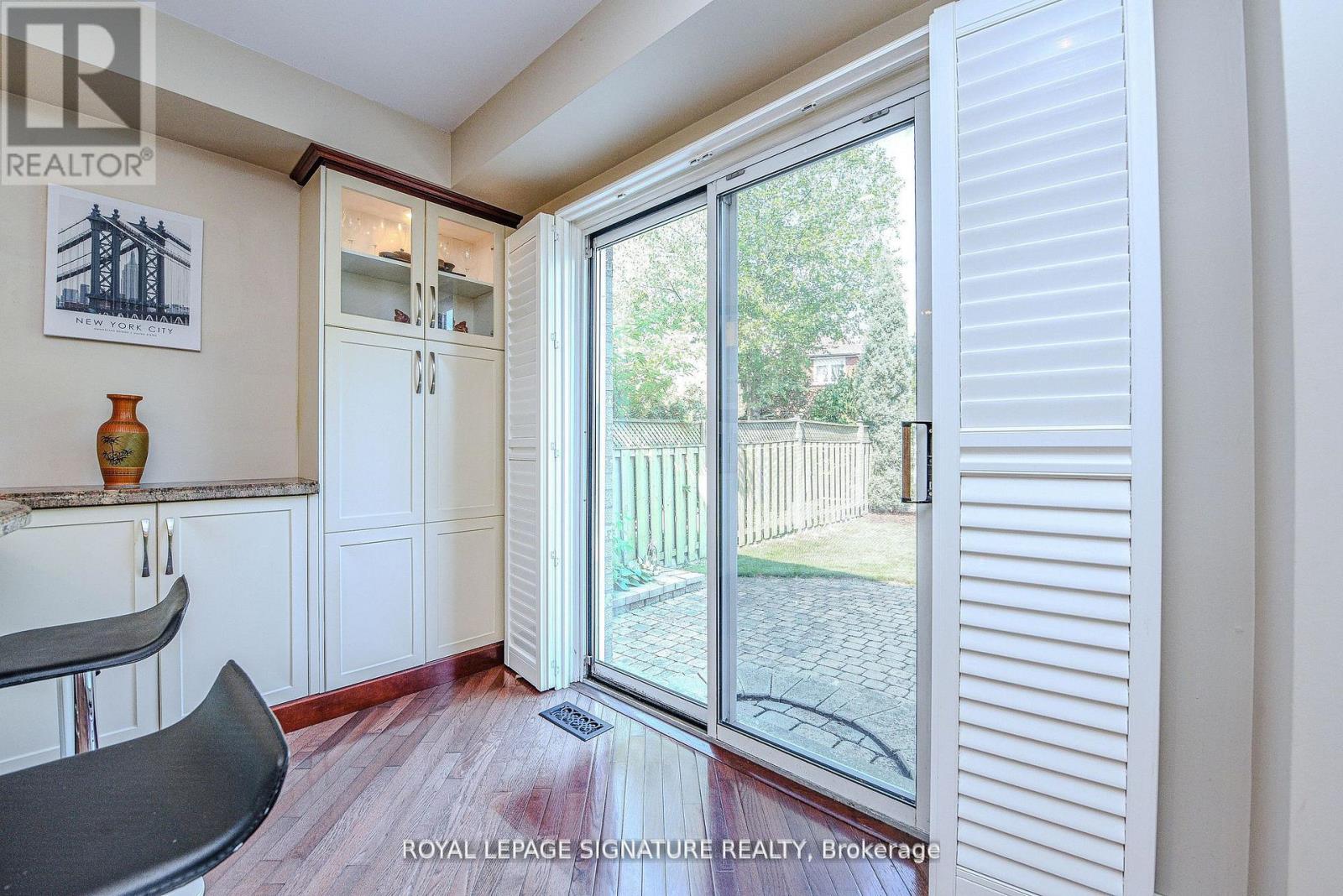 2547 Raglan Court, Mississauga, Ontario  L5M 5L5 - Photo 16 - W12507040