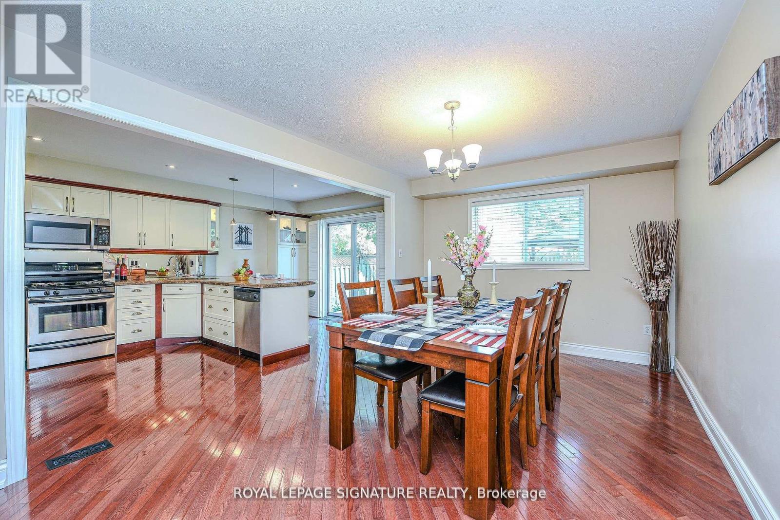 2547 Raglan Court, Mississauga, Ontario  L5M 5L5 - Photo 7 - W12507040