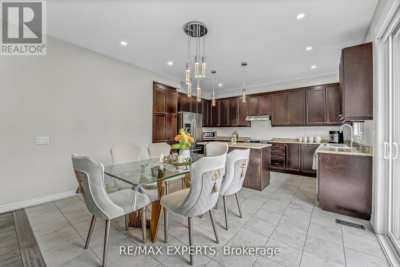 95 Selby Crescent, Bradford West Gwillimbury, Ontario  L3Z 0V3 - Photo 15 - N12507636