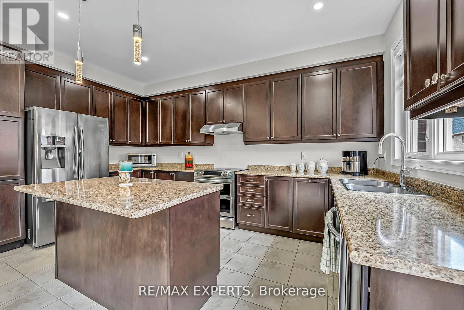 95 Selby Crescent, Bradford West Gwillimbury, Ontario  L3Z 0V3 - Photo 16 - N12507636