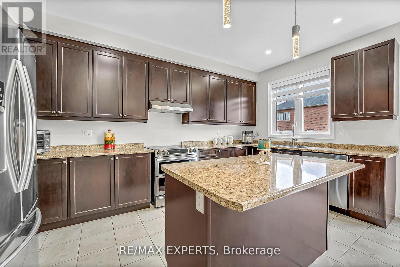 95 Selby Crescent, Bradford West Gwillimbury, Ontario  L3Z 0V3 - Photo 18 - N12507636