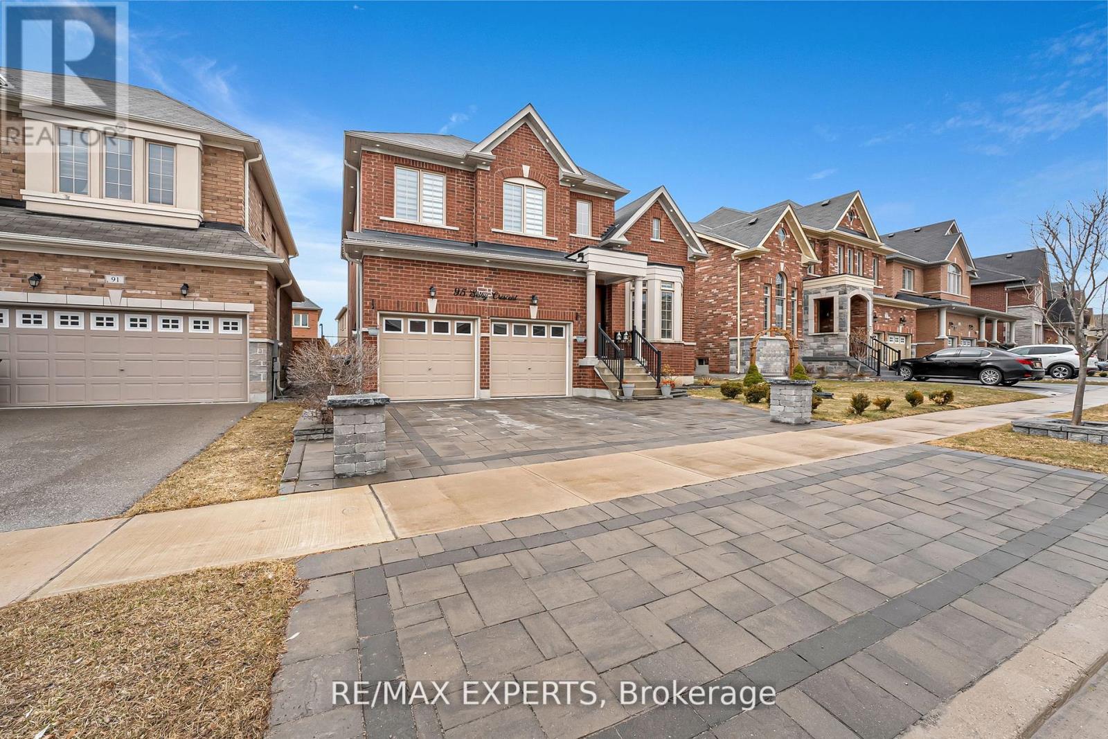 95 Selby Crescent, Bradford West Gwillimbury, Ontario  L3Z 0V3 - Photo 2 - N12507636