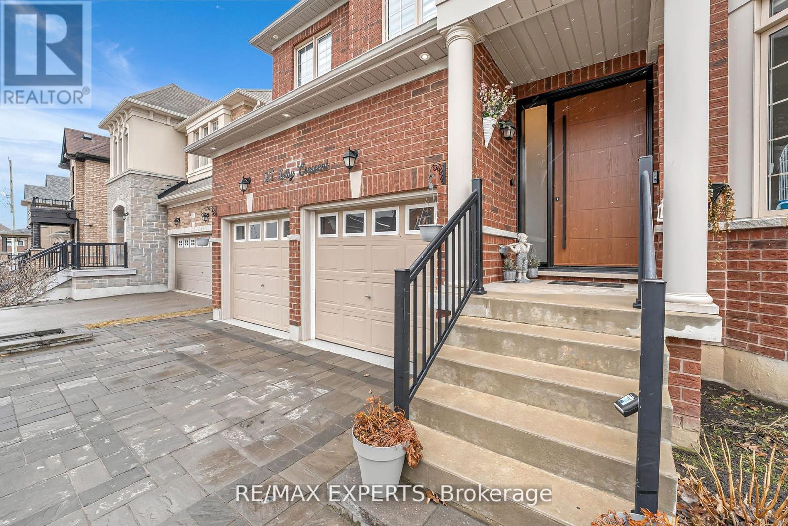 95 Selby Crescent, Bradford West Gwillimbury, Ontario  L3Z 0V3 - Photo 4 - N12507636