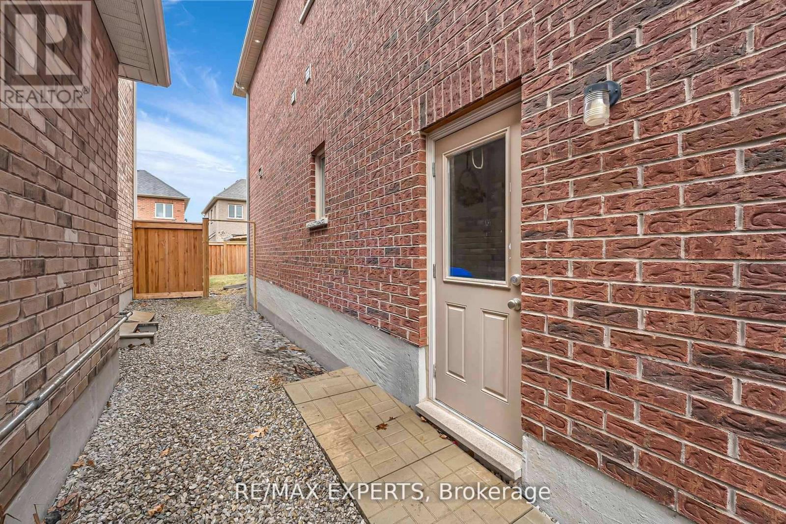 95 Selby Crescent, Bradford West Gwillimbury, Ontario  L3Z 0V3 - Photo 43 - N12507636