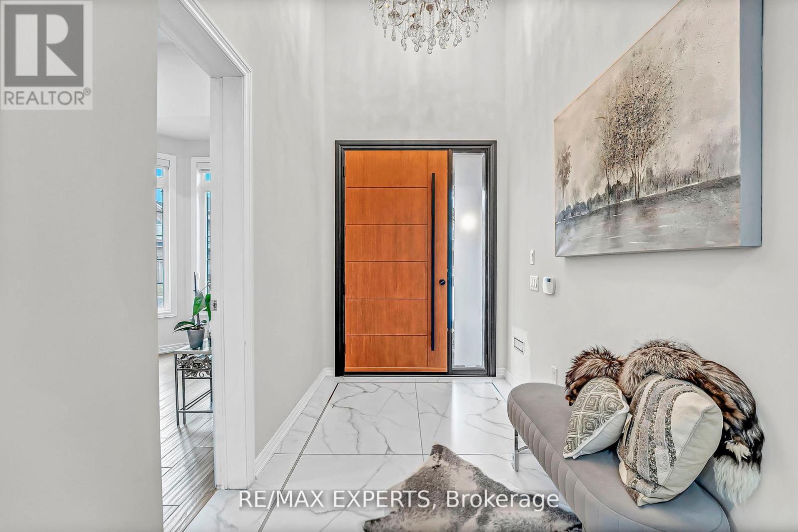 95 Selby Crescent, Bradford West Gwillimbury, Ontario  L3Z 0V3 - Photo 5 - N12507636