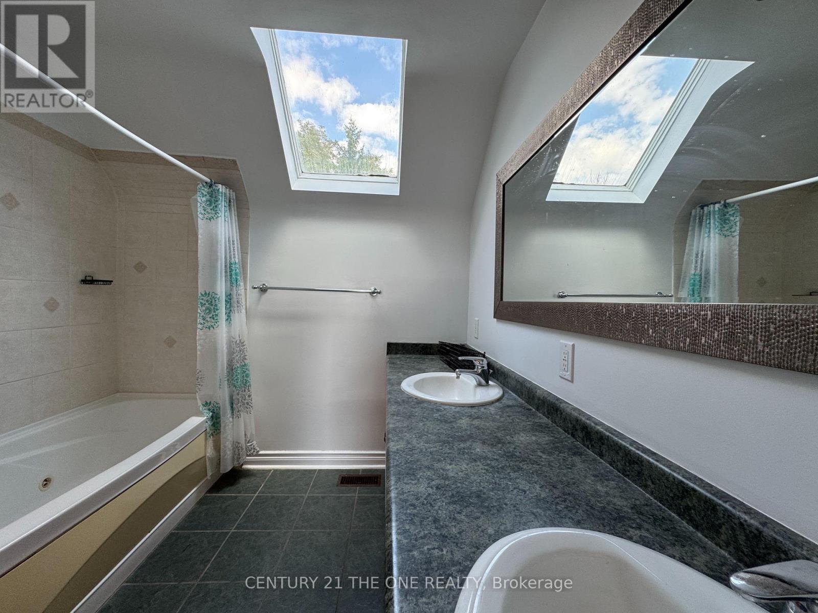 5828 Yonge Street, Innisfil, Ontario  L0L 1K0 - Photo 20 - N12507686