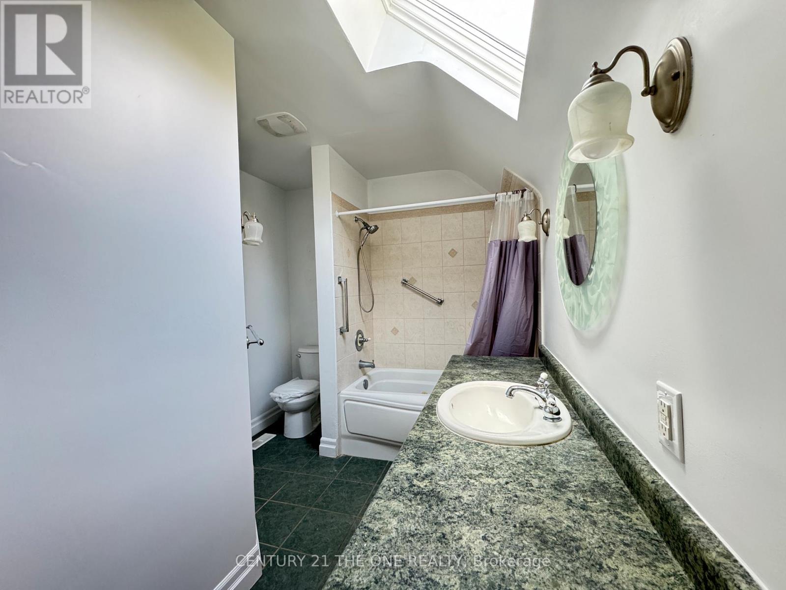 5828 Yonge Street, Innisfil, Ontario  L0L 1K0 - Photo 25 - N12507686