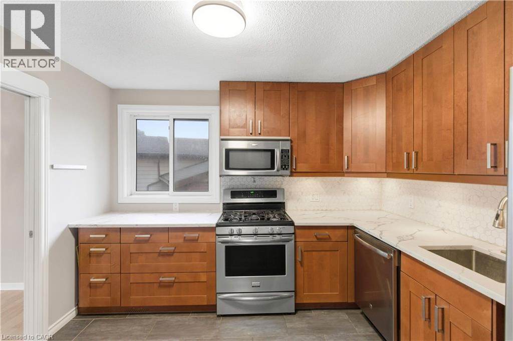 111 Britten Close, Hamilton, Ontario  L9C 4K1 - Photo 13 - 40770439