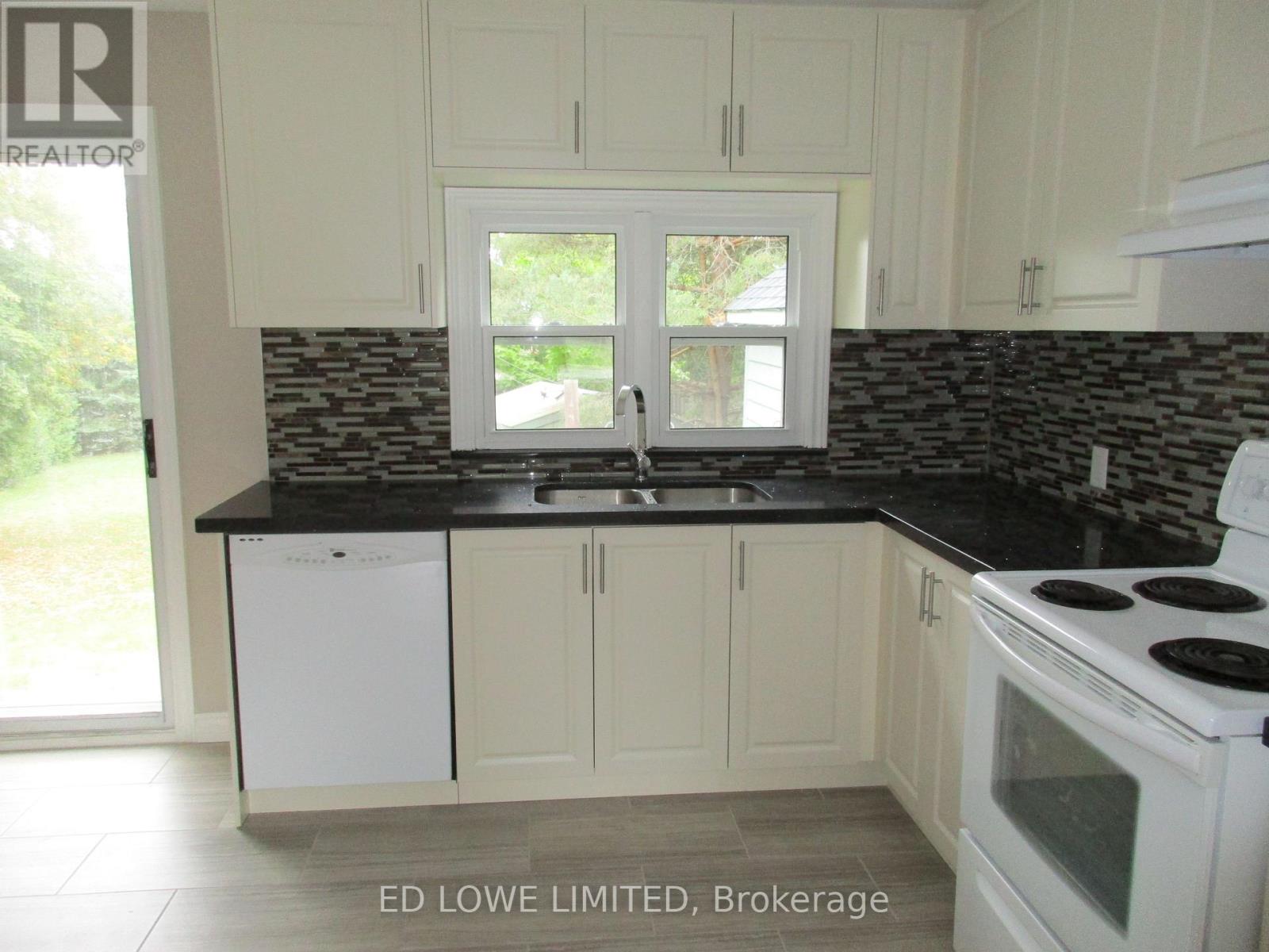 107 Letitia Street, Barrie (North Shore), Ontario  L4N 1P4 - Photo 11 - S12507602