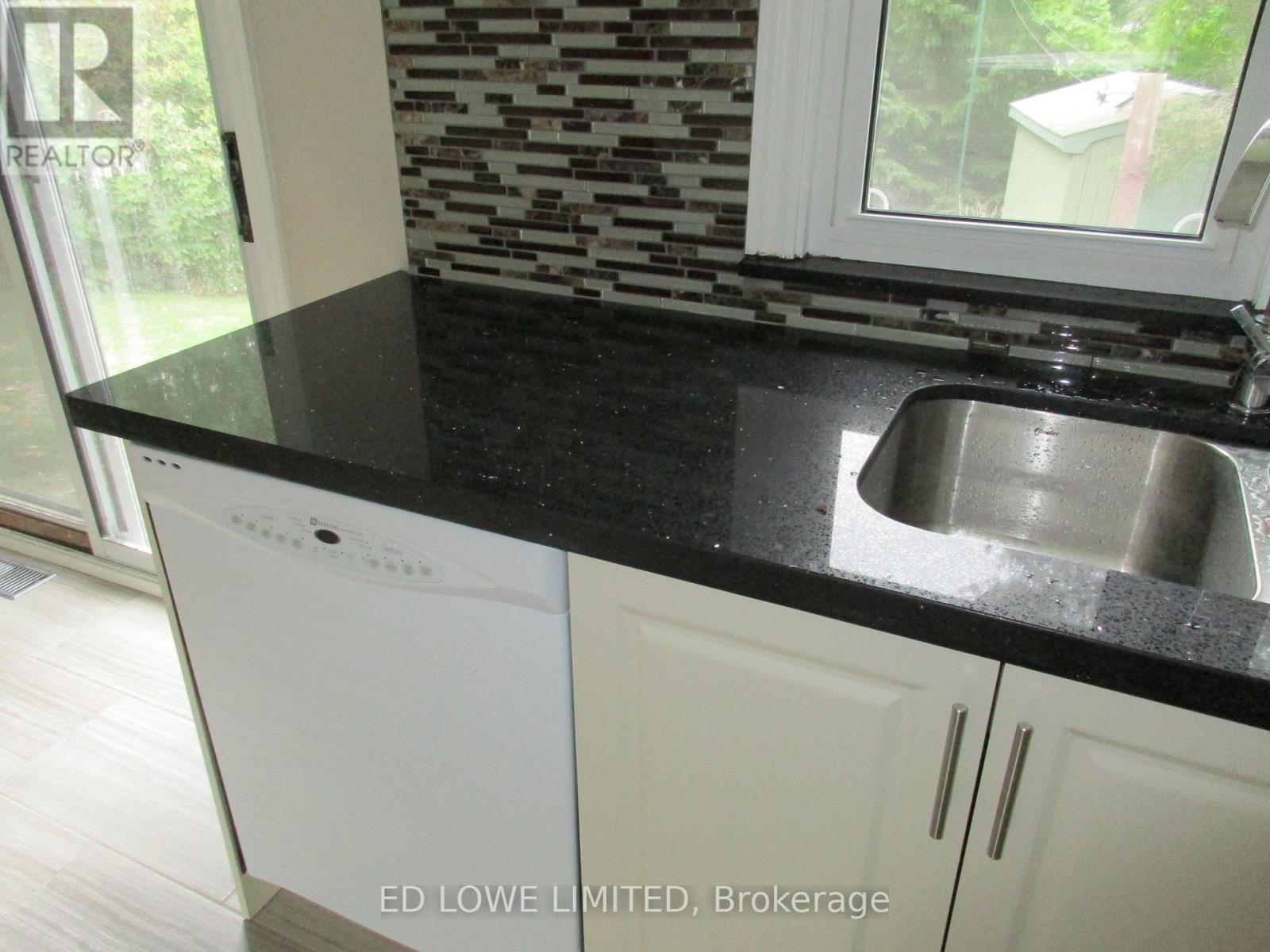 107 Letitia Street, Barrie (North Shore), Ontario  L4N 1P4 - Photo 14 - S12507602