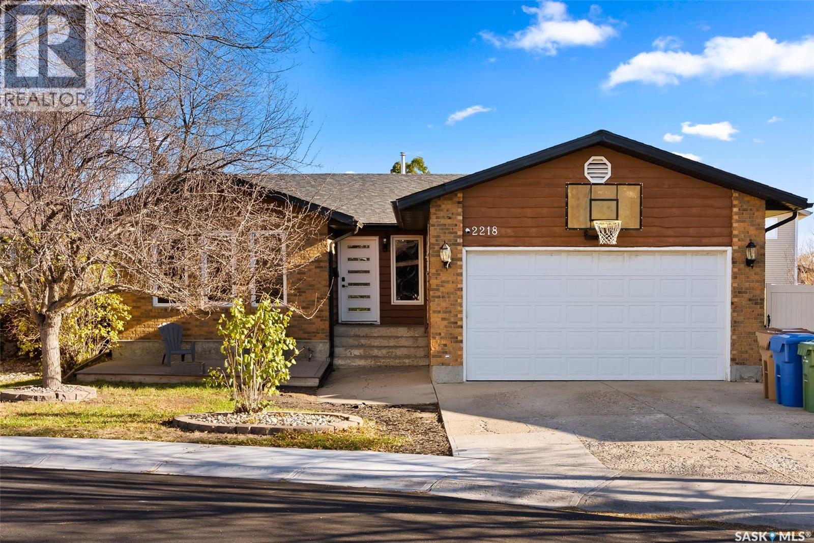 2218 BALDWIN BAY, Regina, Saskatchewan