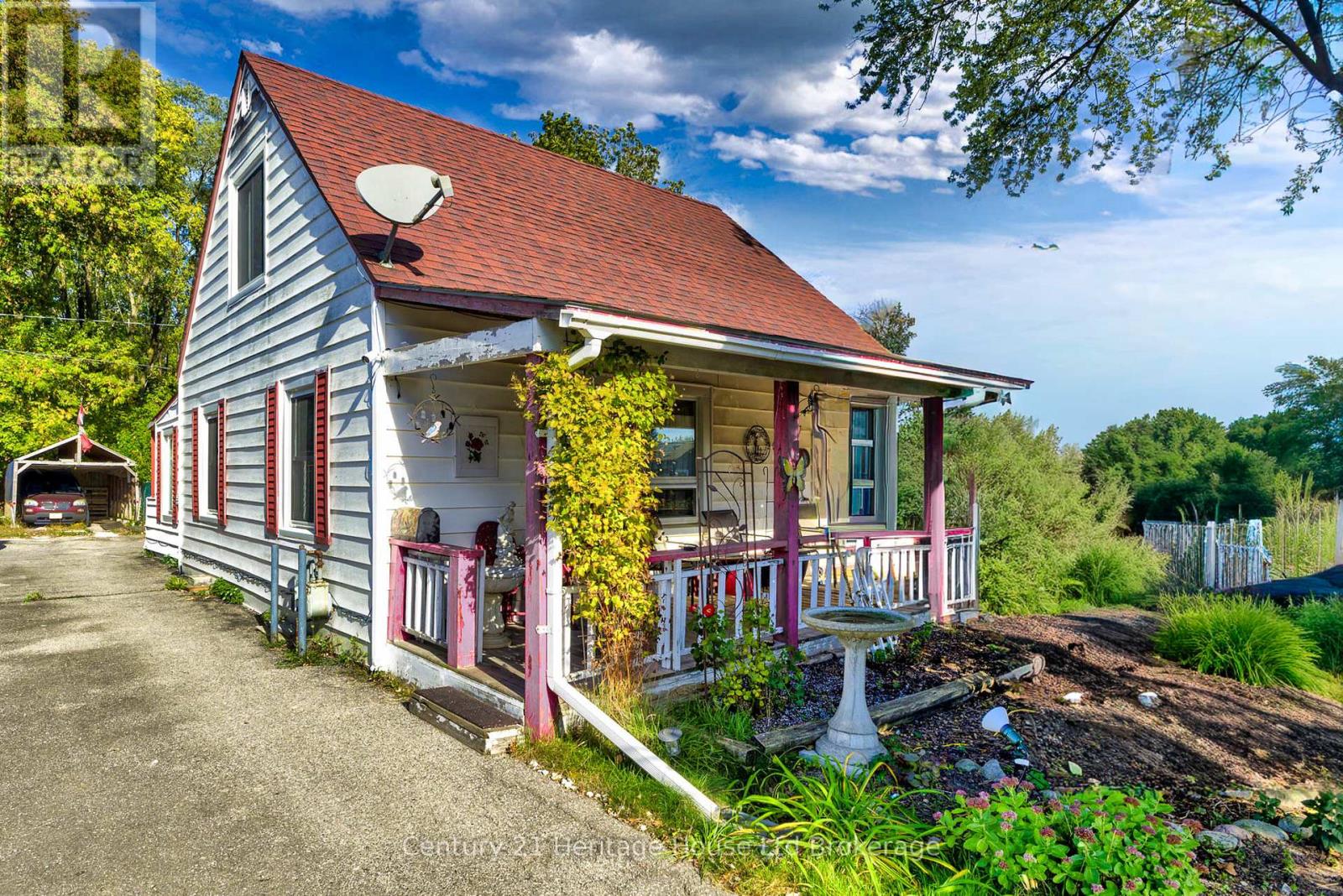 38 Sanderson Street, Brantford, Ontario  N3S 2V2 - Photo 2 - X12449362