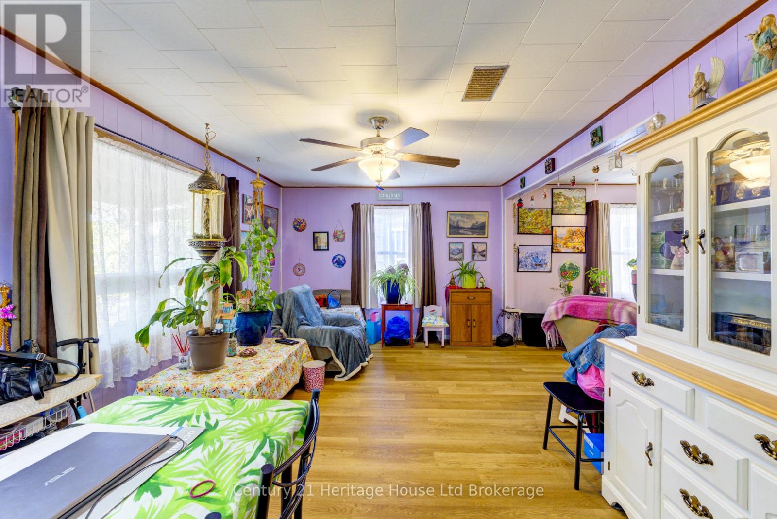 38 Sanderson Street, Brantford, Ontario  N3S 2V2 - Photo 14 - X12449362