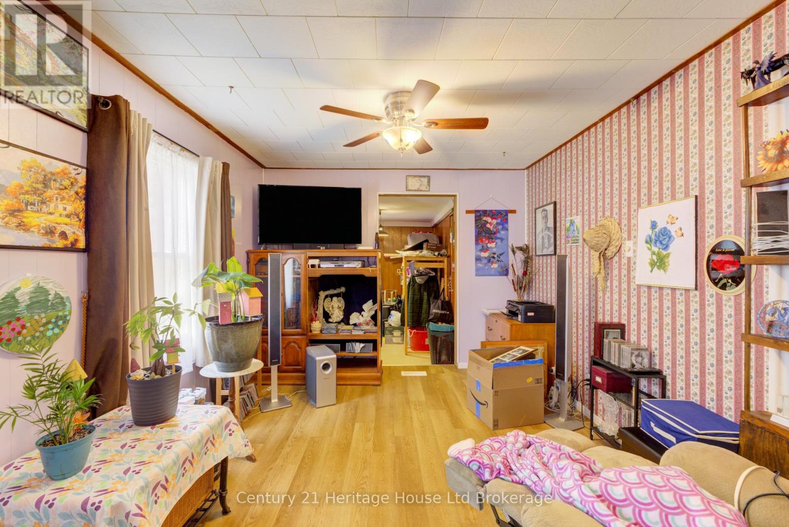 38 Sanderson Street, Brantford, Ontario  N3S 2V2 - Photo 21 - X12449362