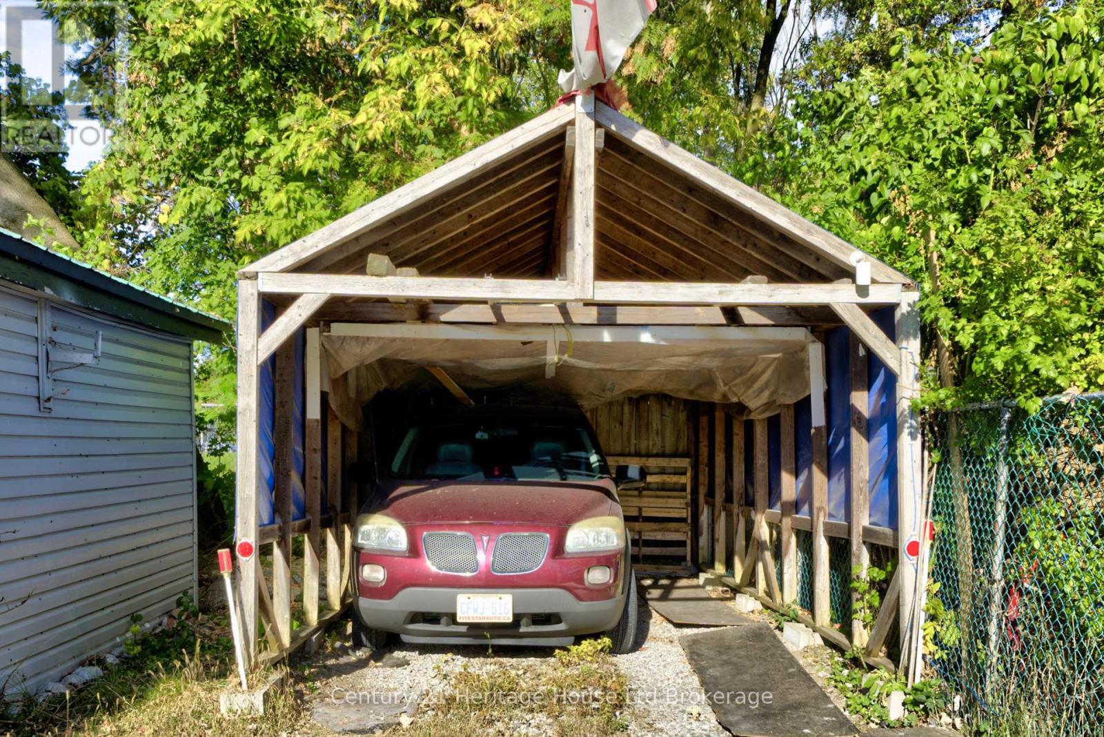 38 Sanderson Street, Brantford, Ontario  N3S 2V2 - Photo 47 - X12449362