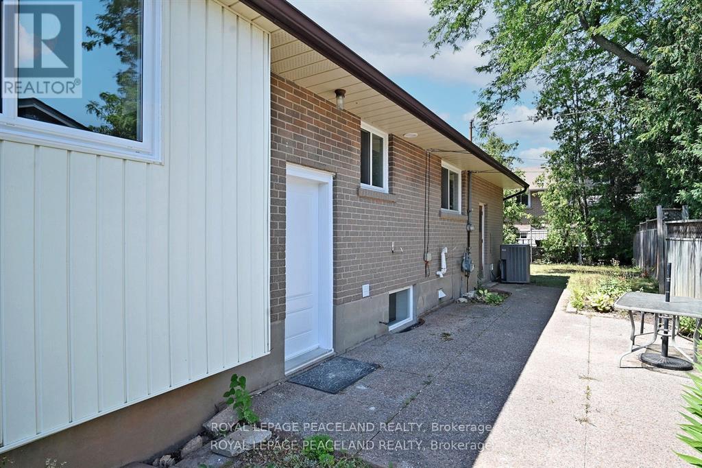 1223 Redbank Crescent, Oakville, Ontario  L6H 1Y4 - Photo 39 - W12507568