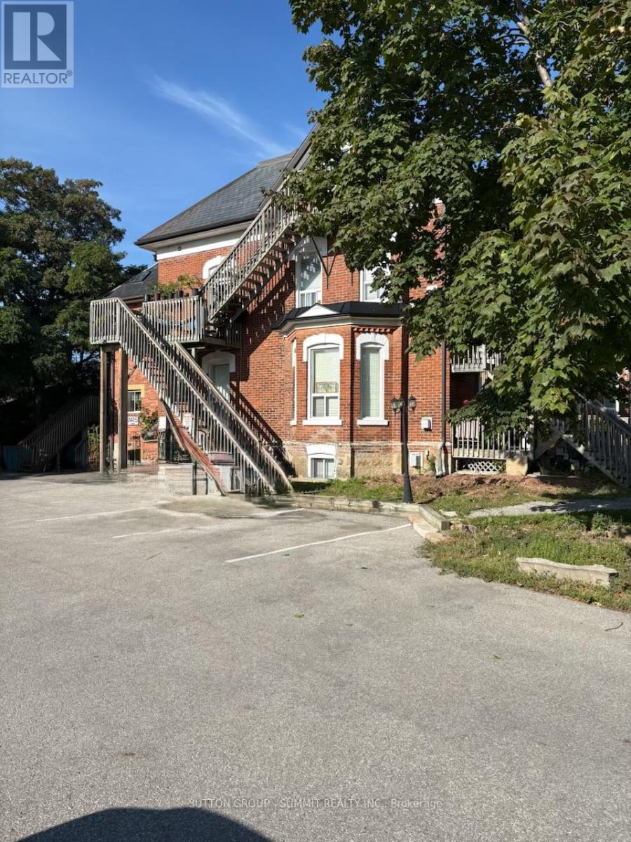 9 - 75 Mcintyre Crescent, Halton Hills, Ontario  L7G 1N5 - Photo 2 - W12507584