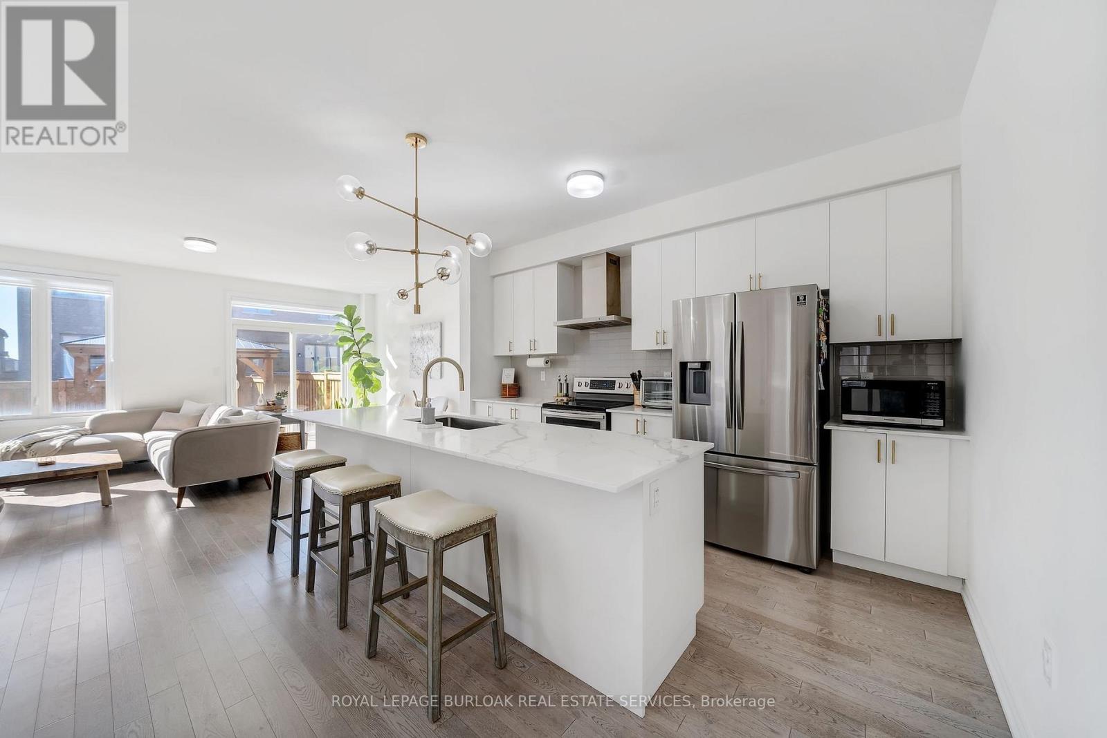 1264 Chee Chee Landing, Milton, Ontario  L9E 1L1 - Photo 3 - W12507588