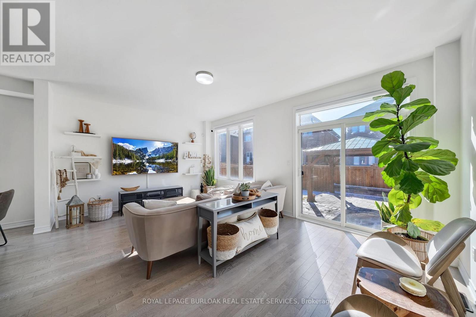 1264 Chee Chee Landing, Milton, Ontario  L9E 1L1 - Photo 8 - W12507588