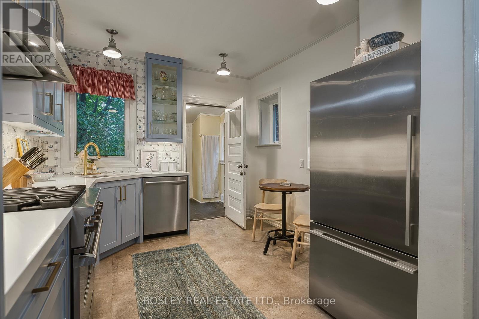 60 Grenadier Road, Toronto, Ontario  M6R 1R2 - Photo 16 - W12507590