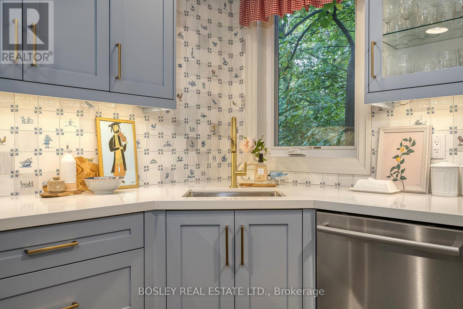 60 Grenadier Road, Toronto, Ontario  M6R 1R2 - Photo 19 - W12507590