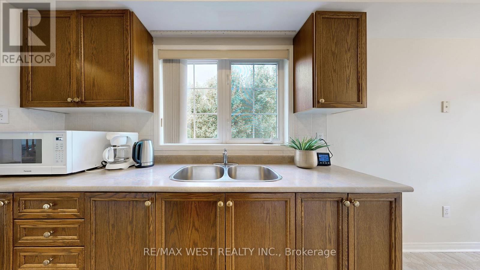 1 Platinum Drive, Toronto, Ontario  M6M 5K1 - Photo 10 - W12507594