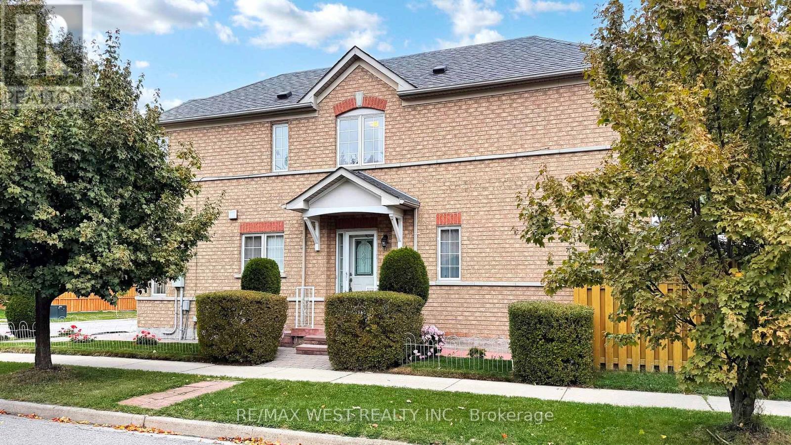 1 Platinum Drive, Toronto, Ontario  M6M 5K1 - Photo 2 - W12507594