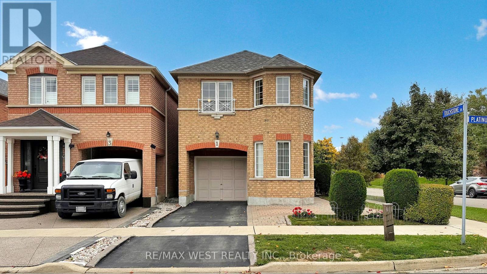 1 Platinum Drive, Toronto, Ontario  M6M 5K1 - Photo 4 - W12507594