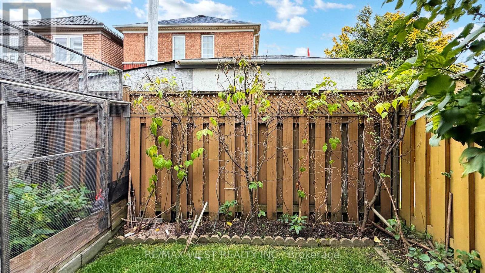 1 Platinum Drive, Toronto, Ontario  M6M 5K1 - Photo 47 - W12507594