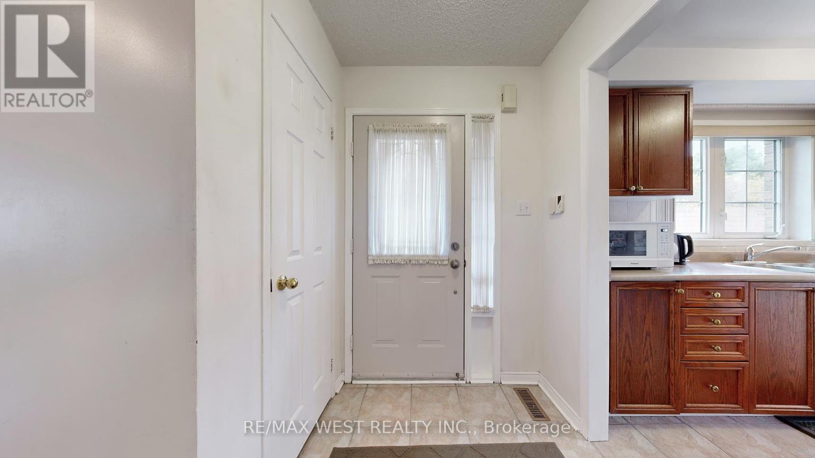 1 Platinum Drive, Toronto, Ontario  M6M 5K1 - Photo 6 - W12507594