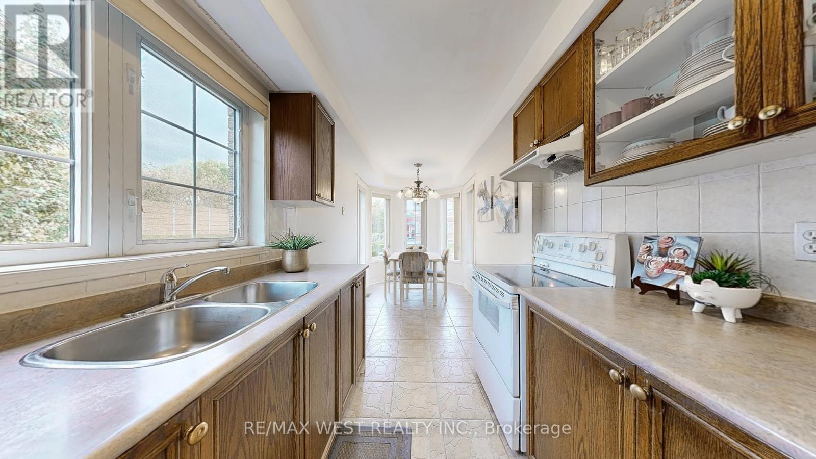 1 Platinum Drive, Toronto, Ontario  M6M 5K1 - Photo 7 - W12507594