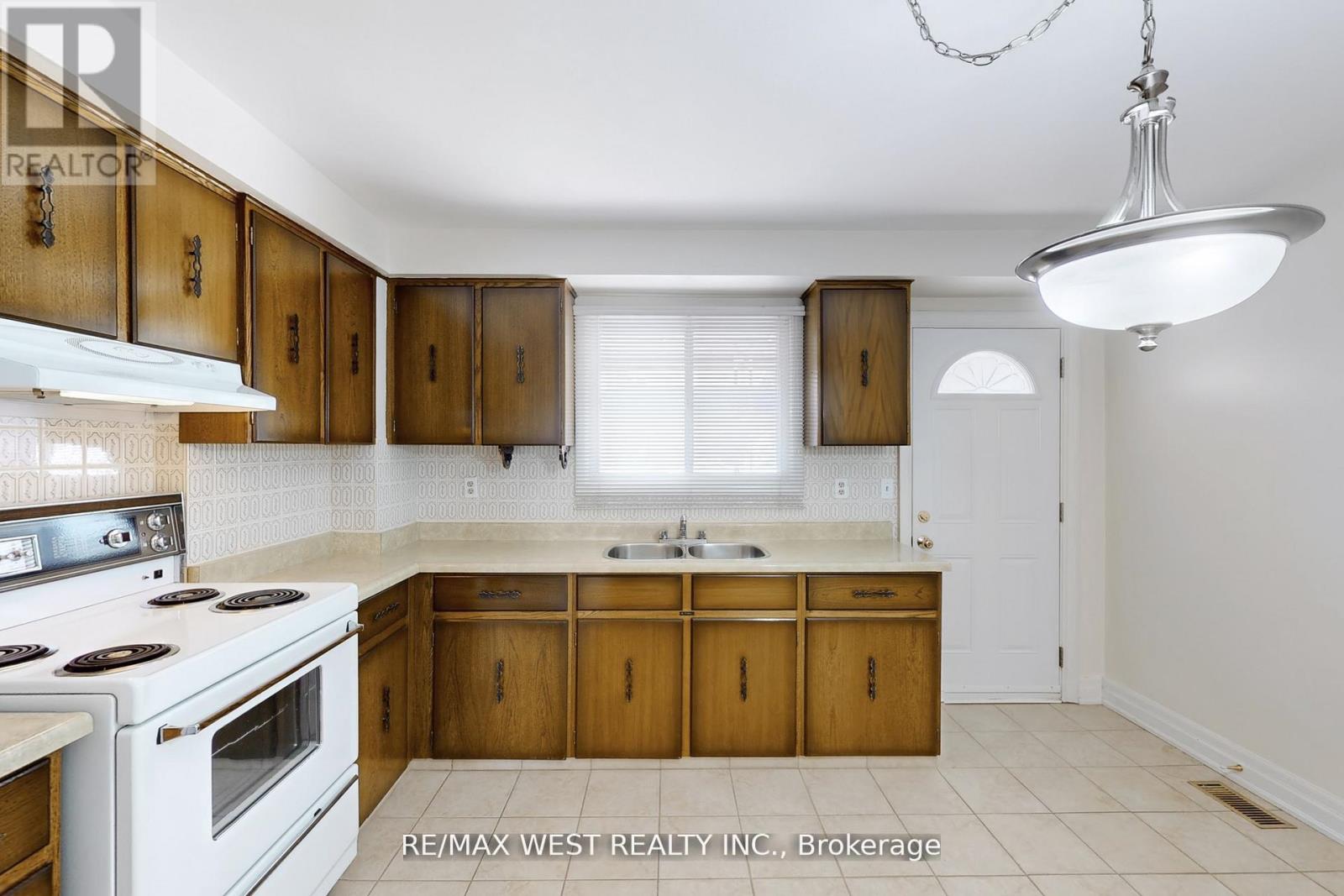 304 Concord Avenue, Toronto, Ontario  M6H 2P6 - Photo 16 - W12507608