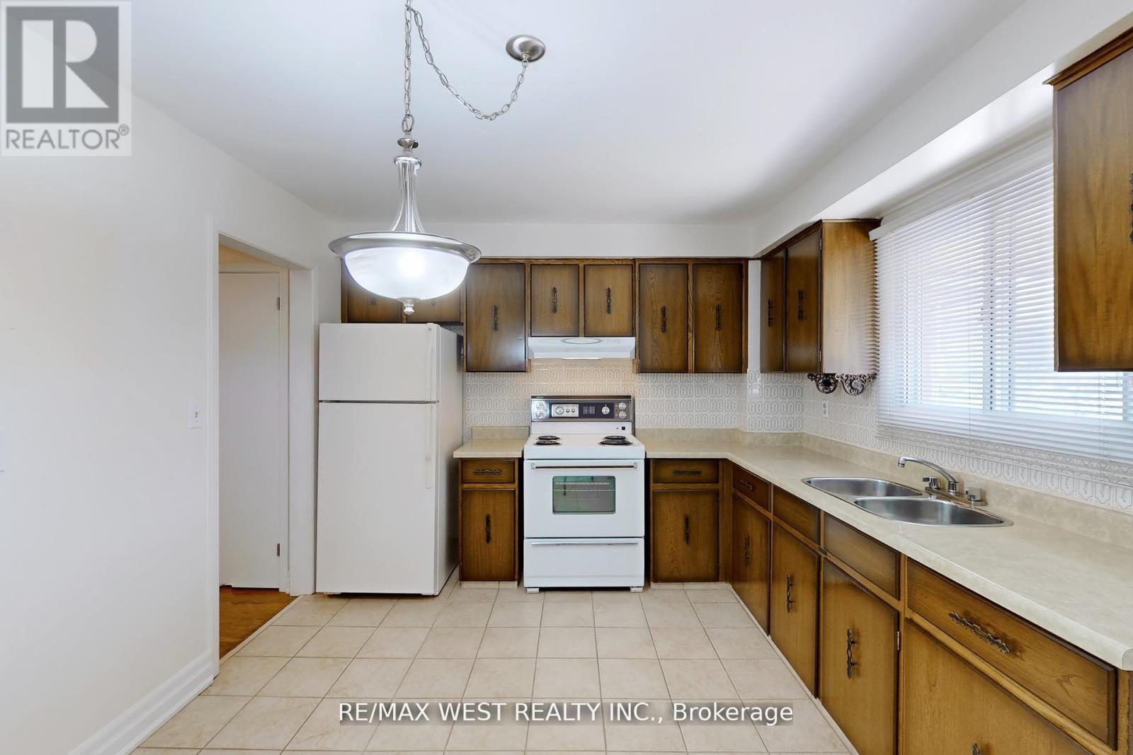 304 Concord Avenue, Toronto, Ontario  M6H 2P6 - Photo 17 - W12507608