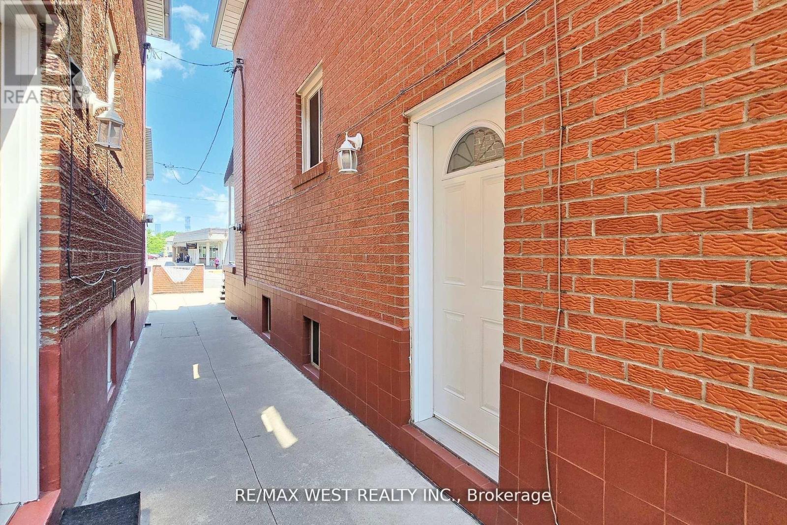 304 Concord Avenue, Toronto, Ontario  M6H 2P6 - Photo 46 - W12507608