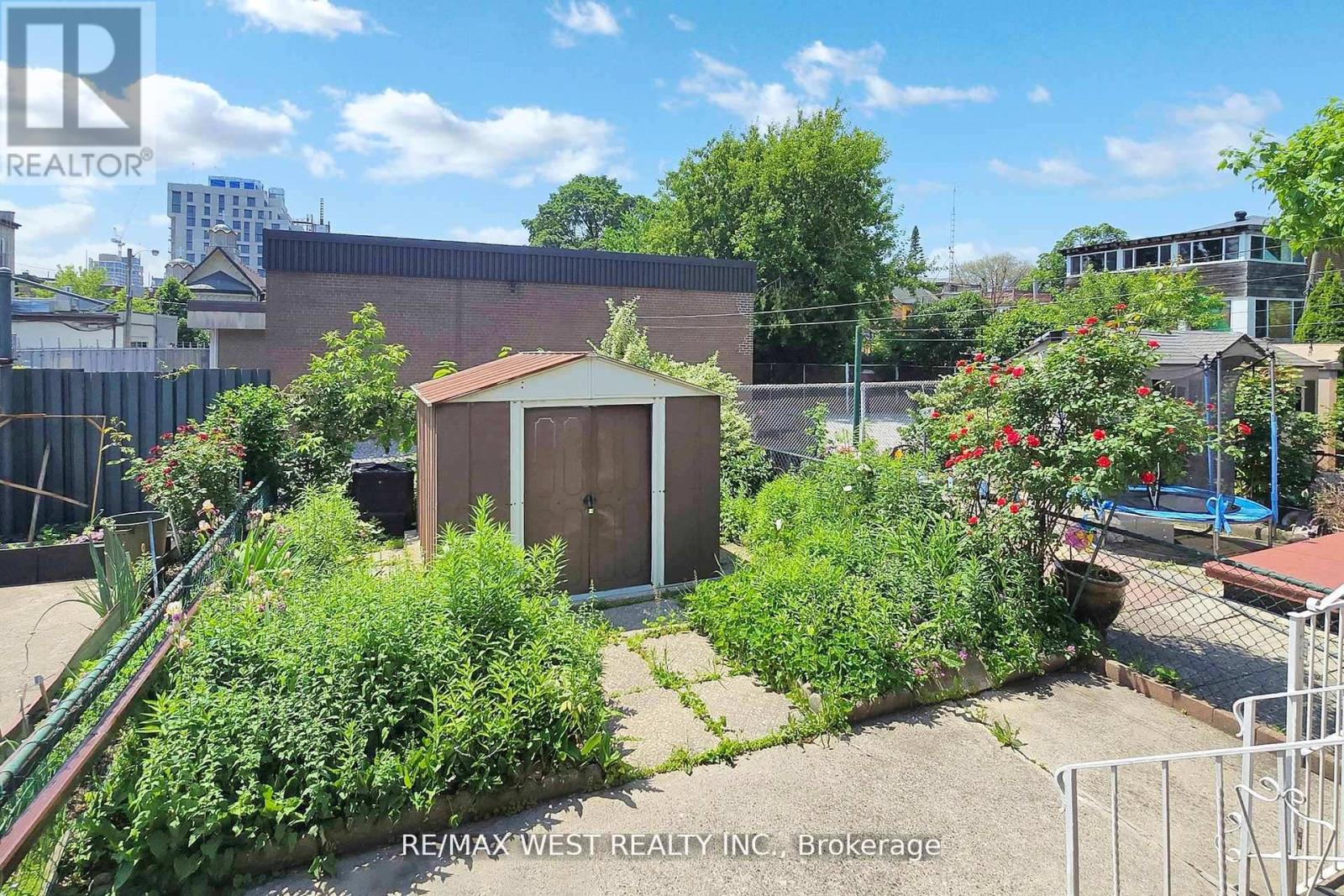 304 Concord Avenue, Toronto, Ontario  M6H 2P6 - Photo 47 - W12507608