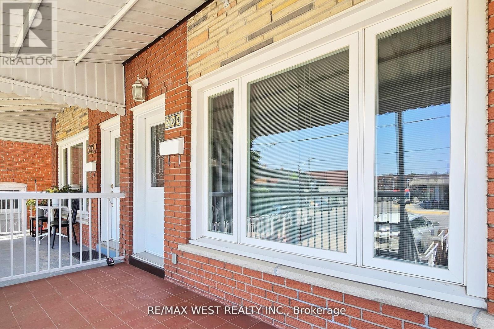 304 Concord Avenue, Toronto, Ontario  M6H 2P6 - Photo 5 - W12507608