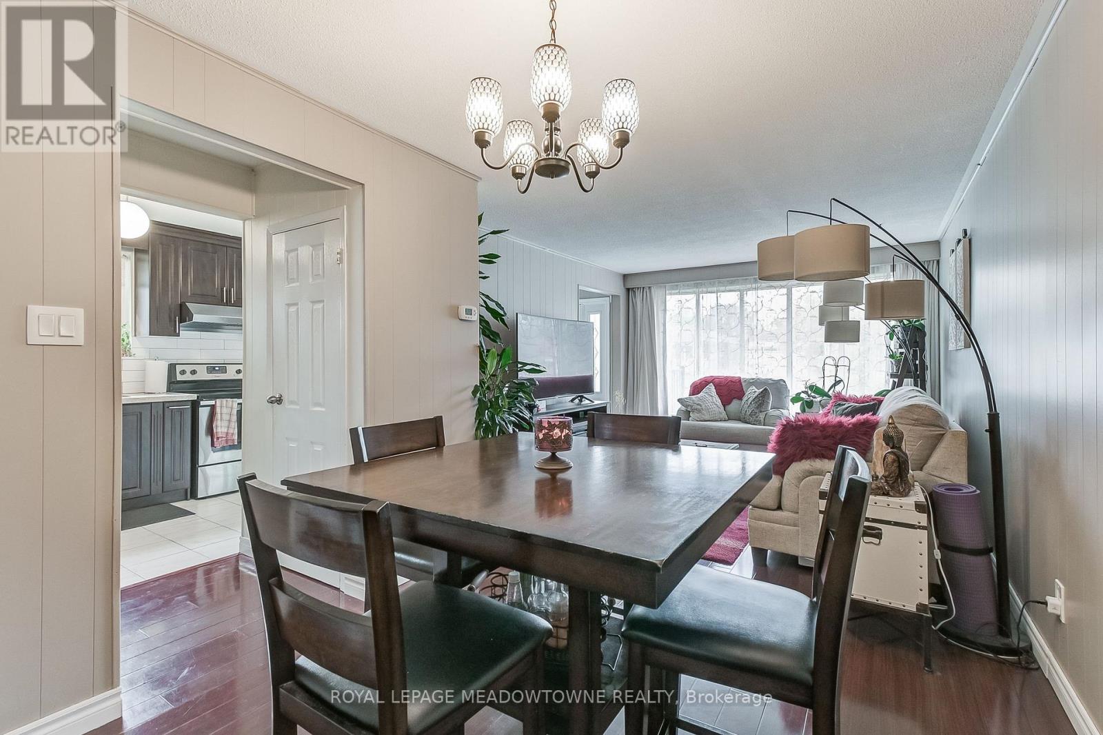 562 Raphael Avenue, Mississauga, Ontario  L5G 1W8 - Photo 10 - W12507612