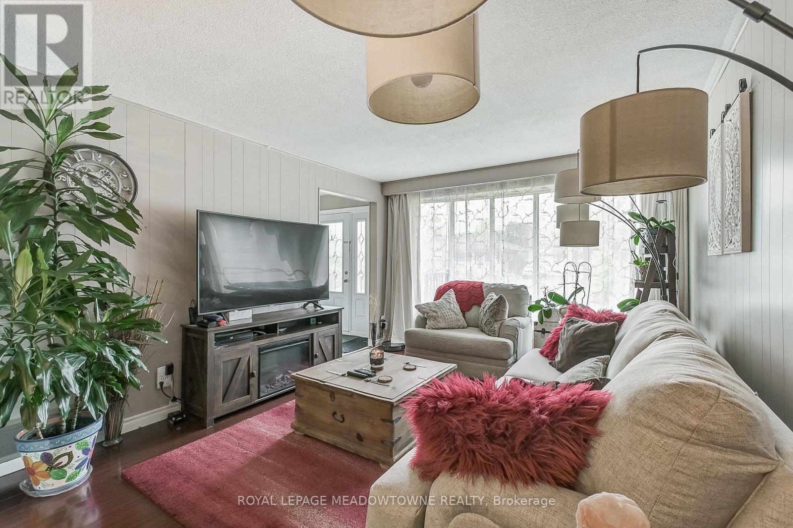 562 Raphael Avenue, Mississauga, Ontario  L5G 1W8 - Photo 11 - W12507612