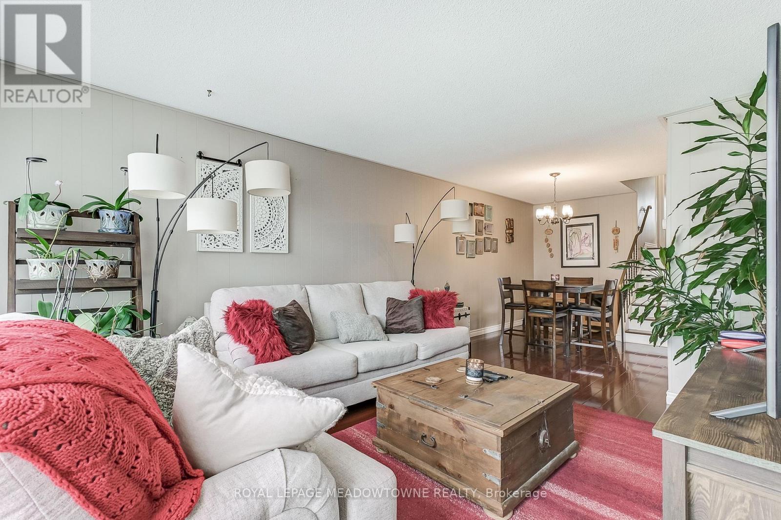 562 Raphael Avenue, Mississauga, Ontario  L5G 1W8 - Photo 12 - W12507612