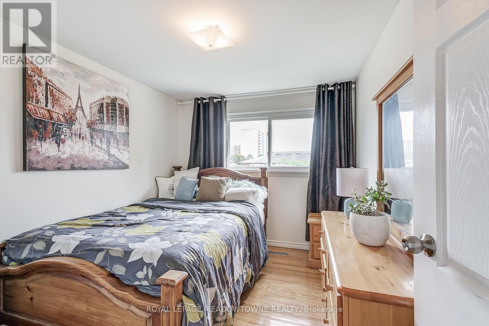 562 Raphael Avenue, Mississauga, Ontario  L5G 1W8 - Photo 16 - W12507612