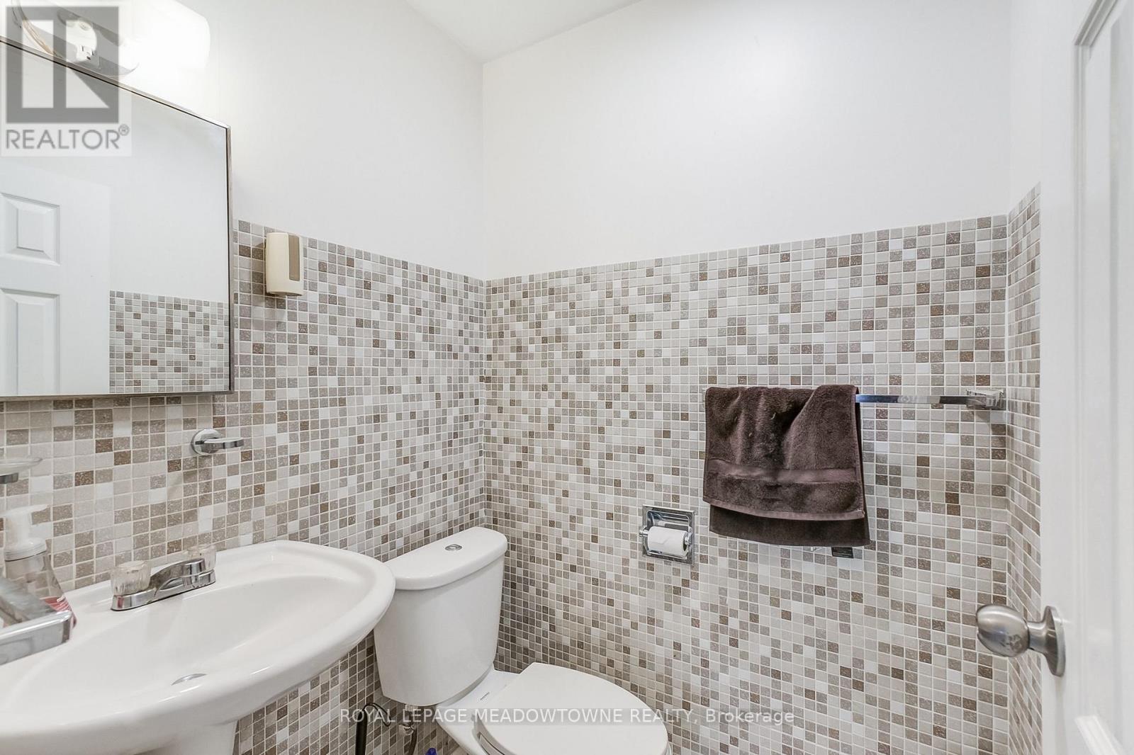 562 Raphael Avenue, Mississauga, Ontario  L5G 1W8 - Photo 21 - W12507612